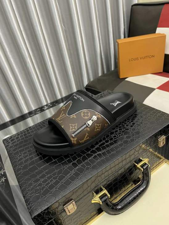 Picture of Louis Vuitton Slippers _SKULVsz38-44hnh0422984